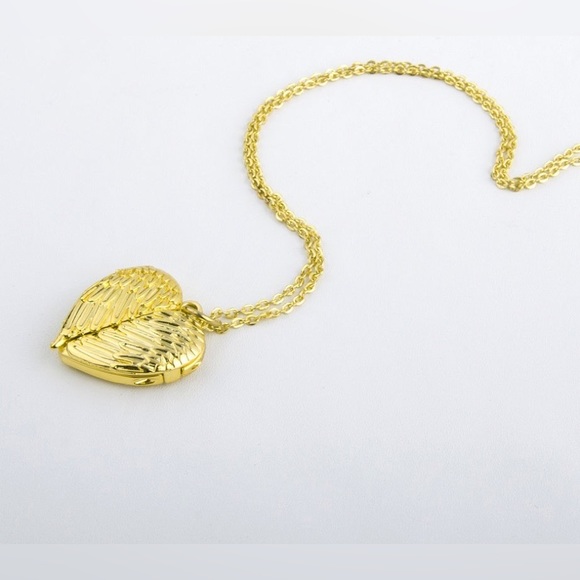 NWT Gold Angel Wings Photo Locket Necklace, 26” + 1 7/8” Ext, Ships in Gift Box - Picture 2 of 9